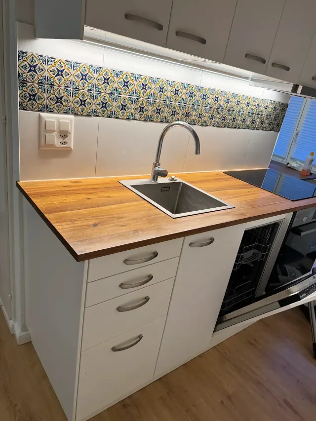 BookNoFees: Apartamento tranquilo de um quarto com cozinha completa – Horn