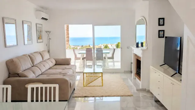 BookNoFees: Apartamento duplex espaçoso com vista panorâmica para o mar – Mijas