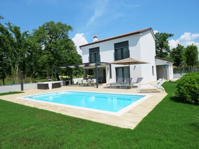 BookNoFees: aluguel de temporada em Kanfanar – Villa Cerasela | Villa elegante nas proximidades de Rovinj, com piscina, banheira de hidromassagem e churrasqueira