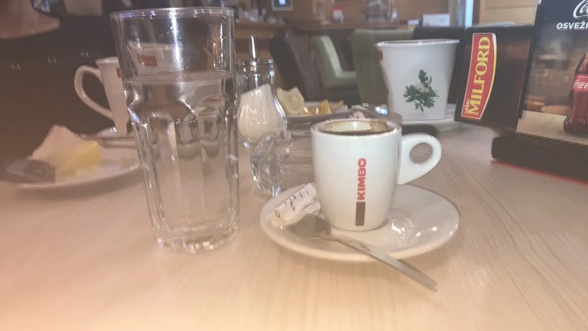 BookNoFees: Café – Caffe Diplomat – Belgrade – Café Diplomat, foto 1