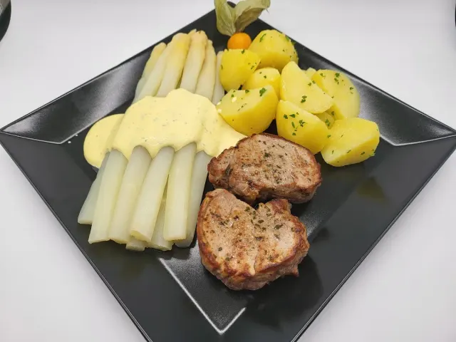 BookNoFees: Restaurante – Haus Lubely – Finnentrop – Casa Lubely, foto 2