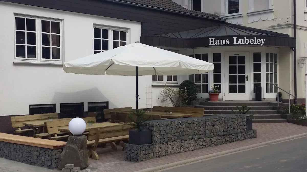 BookNoFees: Restaurante – Haus Lubely – Finnentrop – Casa Lubely, foto 1