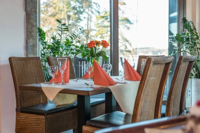 BookNoFees: Restaurante – Forsthaus am Möhnesee – Möhnesee – Casa florestal no Lago Möhnesee, foto 2