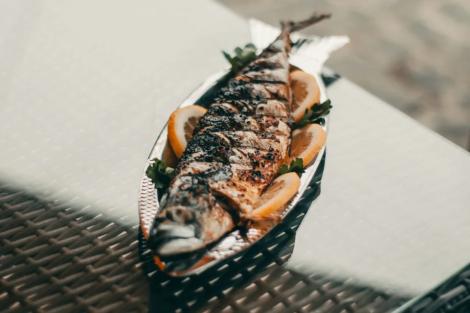 BookNoFees: Fotografia ilustrativa: Peixe grelhado